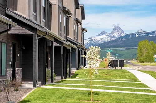Basecamp Stays: Unique Townhome, Views from Porch