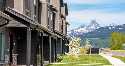 Basecamp Stays: Unique Townhome, Views from Porch