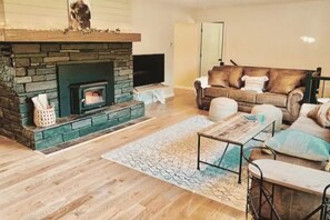 Smart-TV, Kamin, Arbeitsbereiche