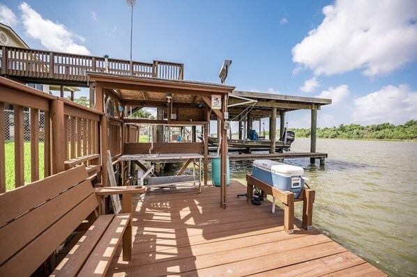 A wooden dock with benches and a cooler, overlooking a body of water. - Riverfront Home w/ Fishing Pier, Minutes to Beach (Matagorda)