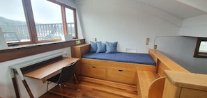 2 bedrooms, desk, free WiFi, bed sheets
