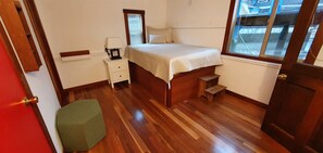 2 bedrooms, desk, free WiFi, bed sheets