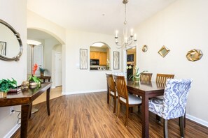 Dining - Beautiful Deluxe Condo, Vista Cay - 3023 (Orlando)
