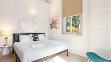 1 bedroom, iron/ironing board, internet, bed sheets