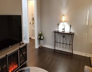 Interior - BLUE FLAMINGO 🦩 CHARMING HOME-Heart of Tulsa-By Cherry St-Expo-Fair Ground (Tulsa)