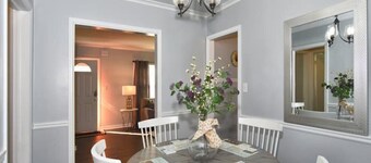 BLUE FLAMINGO 🦩 CHARMING HOME-Heart of Tulsa-By Cherry St-Expo-Fair Ground