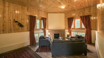 Luxury Cottage | 1 bedroom, hypo-allergenic bedding, free WiFi, bed sheets