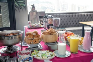 Desayuno continental gratuito y diario