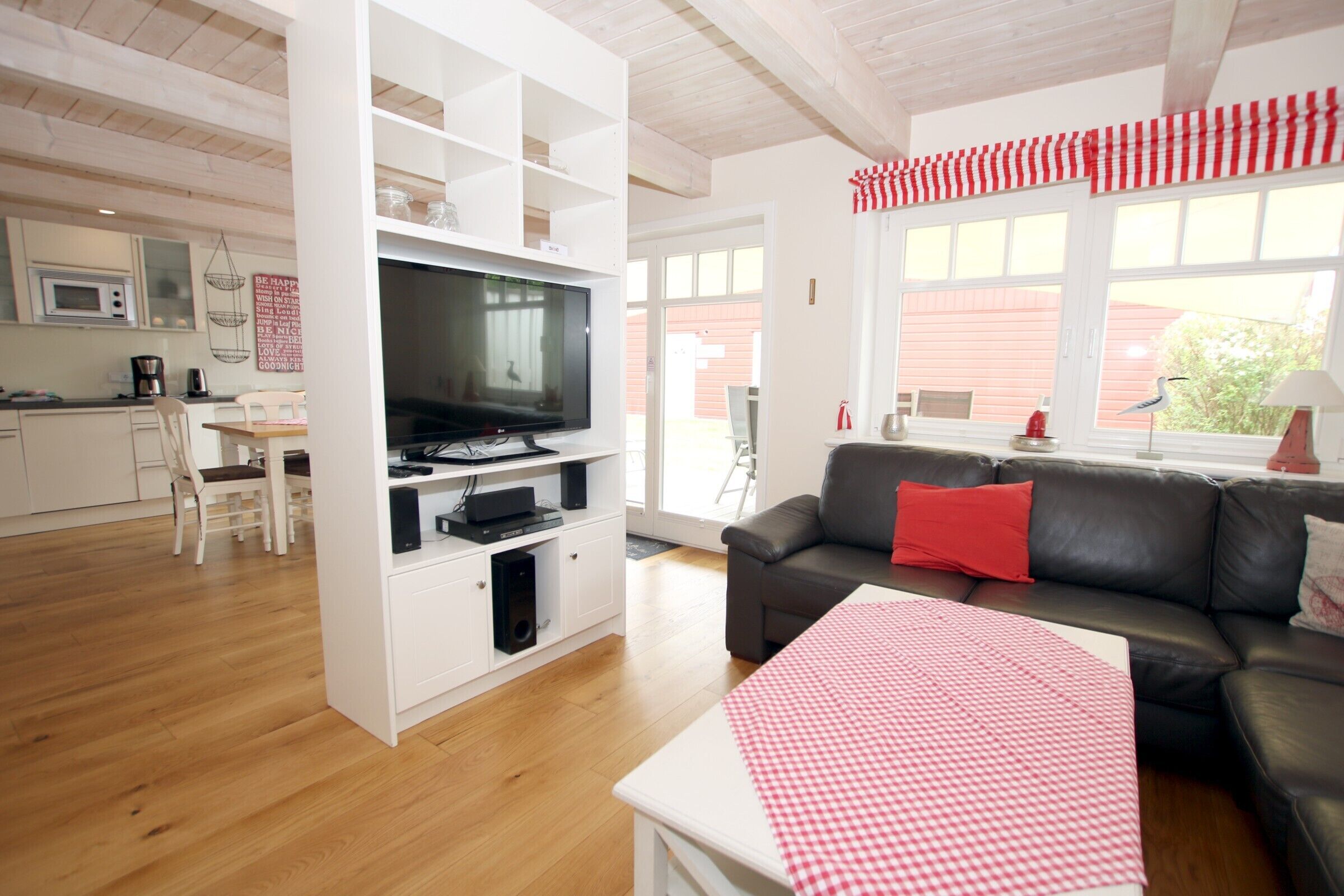 Fernseher, Kamin, DVD-Player, Stereoanlage