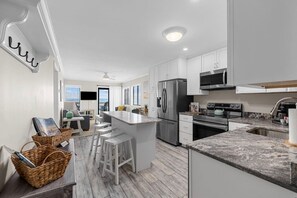 冰箱、微波炉、烤箱、炉灶