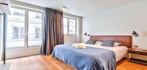 3 bedrooms, in-room safe, desk, iron/ironing board - THE ESSENCE OF LE MARAIS & ITS SIGNATURE COBBLED STREETS (Paris)