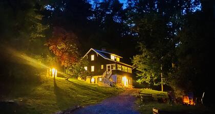 Beautiful historic 1916 Farmhouse and Country Home in the Blue Ridge Mountains
