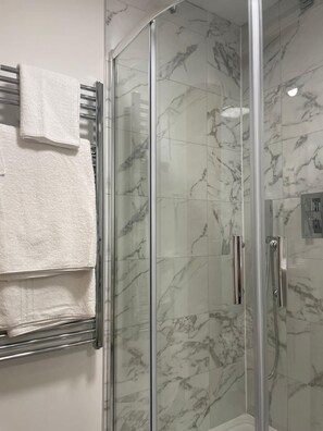 Leilighet  – superior, privat bad, bakgårdsutsikt | Bad