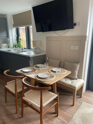Superior-Apartment, eigenes Bad, Blick auf den Innenhof | Innenbereich