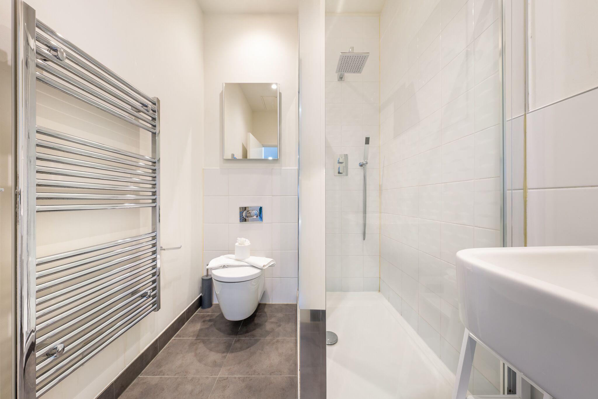 A modern bathroom with a toilet, bidet, and bathtub.