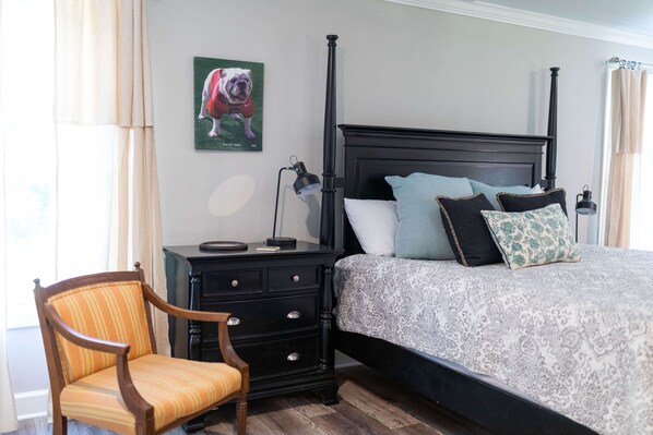1 bedroom, memory-foam beds, iron/ironing board, WiFi