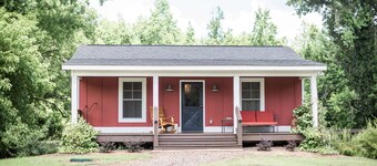 Charming country guest cottage eight miles from downtown Athens and UGA