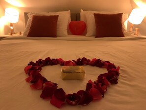 1 bedroom, in-room safe, iron/ironing board, free WiFi