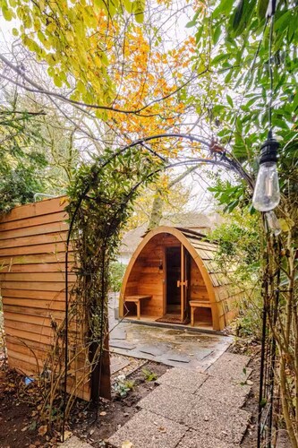 43 m2 luxury apartment with double jacuzzi and private Finnish sauna, in villa