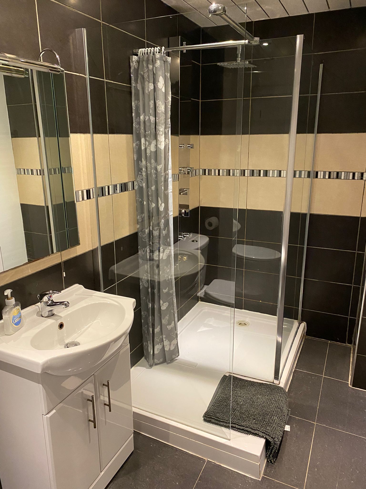Maison Confort, salle de bain privée, vue sur le jardin (Delightful 4bed townhouse) | Salle de bain