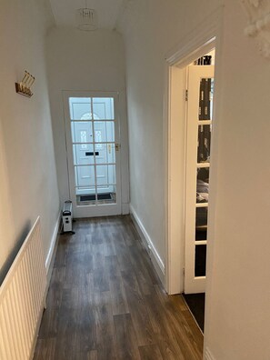 Lobby - St Pauls Rd - Townhouse Accommodation (Shipley)