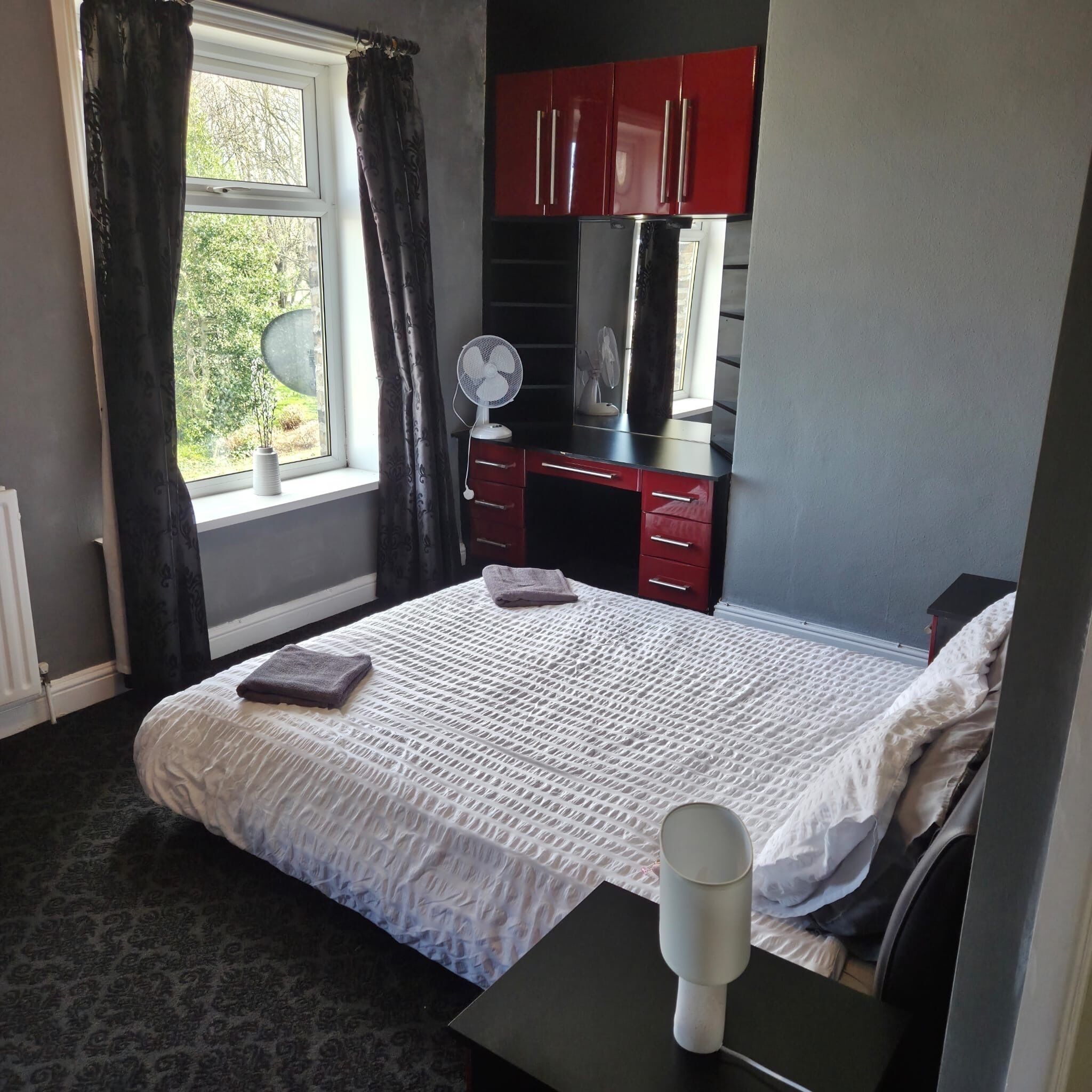 Rumah Comfort, kamar mandi pribadi, pemandangan kebun (Delightful 4bed townhouse) | 2 kamar tidur