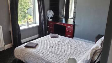 Rumah Comfort, kamar mandi pribadi, pemandangan kebun (Delightful 4bed townhouse) | 2 kamar tidur