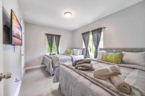 2 bedrooms, iron/ironing board, internet, bed sheets - Prime Location Duplex | Minutes to Wynwood (Miami)