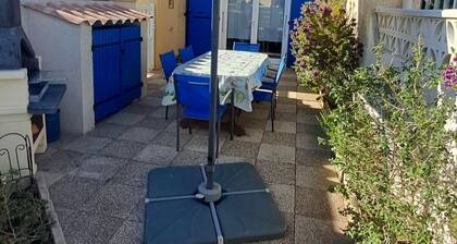 holiday home in residential area near the sea