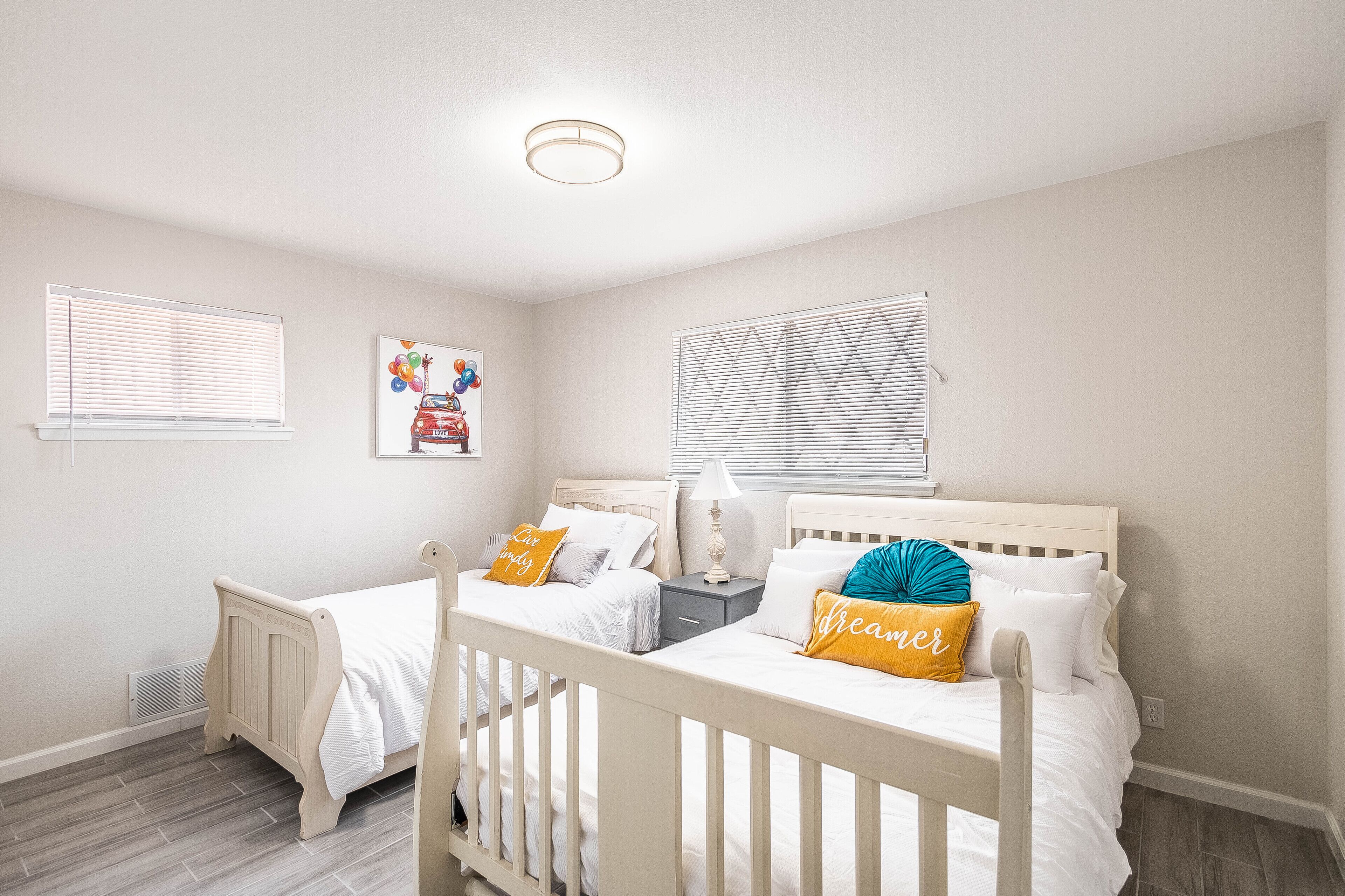 3 slaapkamers, een strijkplank/strijkijzer, gratis wifi, beddengoed