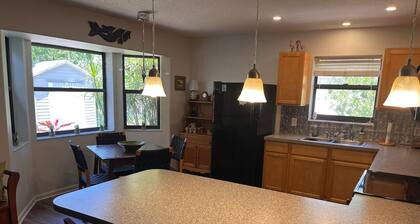Dolphin House: 2 bedroom cottage