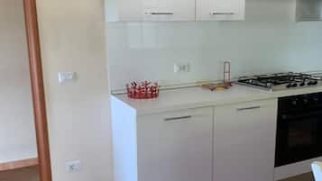 Køleskab, ovn, kogeplade, opvaskemaskine