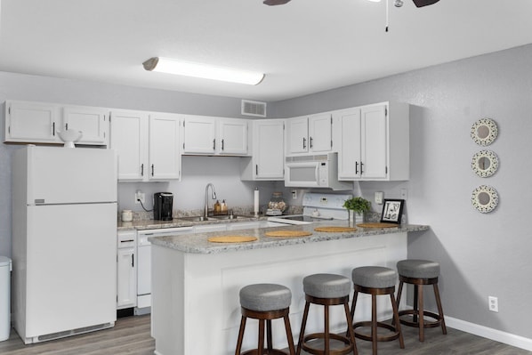 Dishwasher, coffee/tea maker, toaster