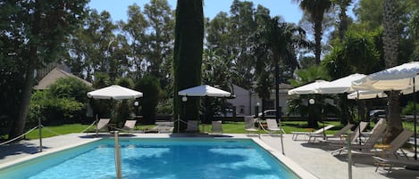 Seasonal outdoor pool, open 9:00 AM to 6:00 PM, pool umbrellas