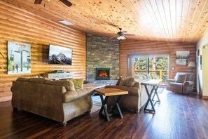 Smart-TV, Kamin, Arbeitsbereiche