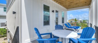Beachy Keen: 4BR Gulfview Beauty. Heated Pool. Easy beach access too!