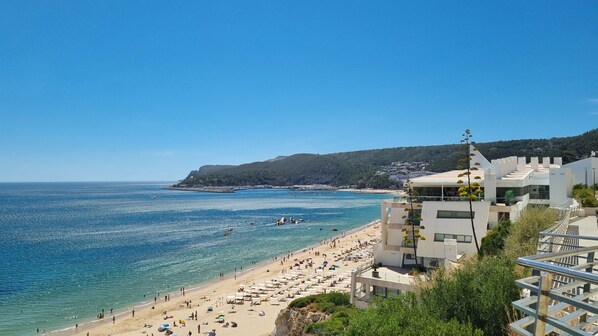 Plage, chaises longues