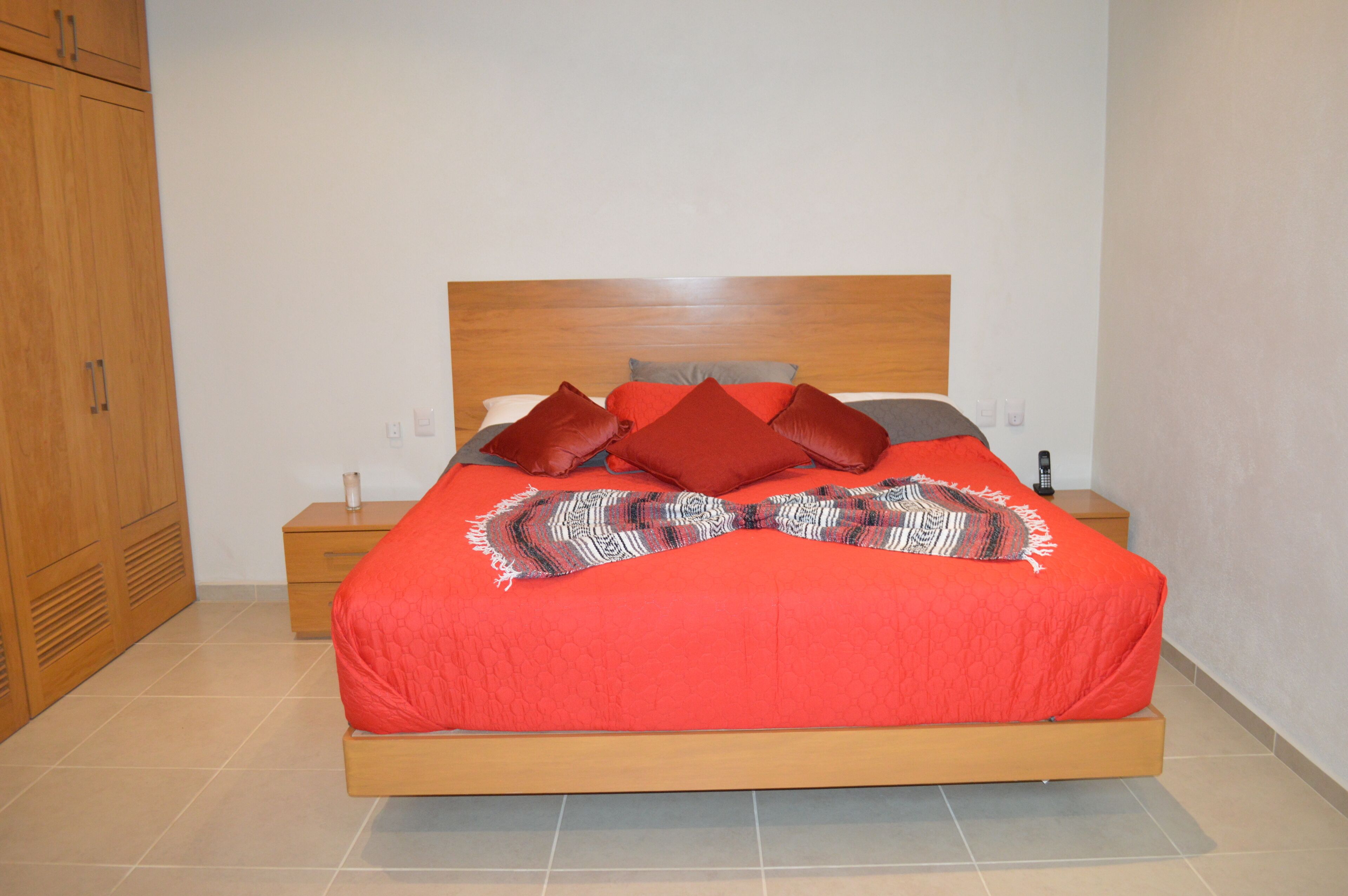 2 soverom, safe på rommet, wi-fi (inkludert) og sengetøy