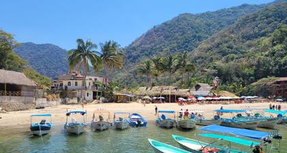 2/3Private Riverfront House-ocean/mountain view-Private Roof-3 min walk to beach