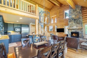 Interior - Your Front Row Seat to the Mountains 4BR/4.5B w VIEWS Decks, Hot Tub, Mtn access (Telluride)