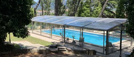 室内游泳池,室外游泳池