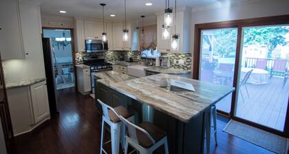 Oasis at Avalon Lakes - Hot Tub - Gas Fire Pit - Outdoor livingroom w/gas fire