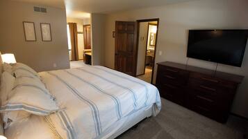 4 bedrooms, desk, iron/ironing board, free WiFi