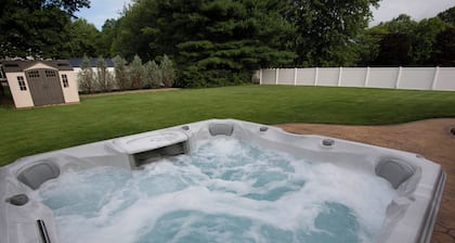 Oasis at Avalon Lakes - Hot Tub - Gas Fire Pit - Outdoor livingroom w/gas fire