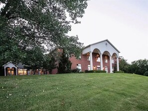 Exterior - 10,000 sq ft Luxury Venetian Mansion with a Slice of Italy in Tulsa (Tulsa)