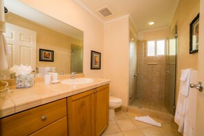 Apartment | 3 bedrooms, iron/ironing board