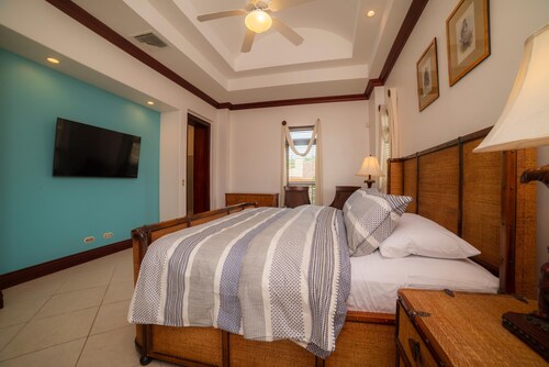 Bella Vista 2B 3 Bedr 3 1 2 Bath Pool View