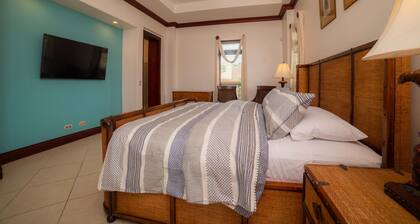 Bella Vista 2B 3 Bedr 3 1 2 Bath Pool View