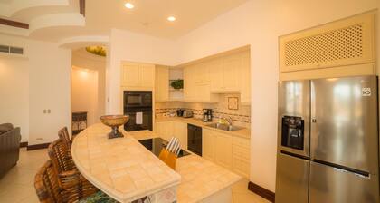 Bella Vista 2B 3 Bedr 3 1 2 Bath Pool View