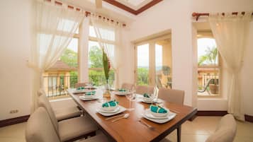 Apartemen | 3 kamar tidur, tempat tidur bayi, dan internet